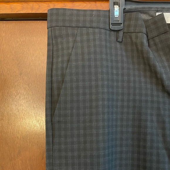 Checkered black and Gray or Solid Gray Gap trouser - Picture 9 of 10